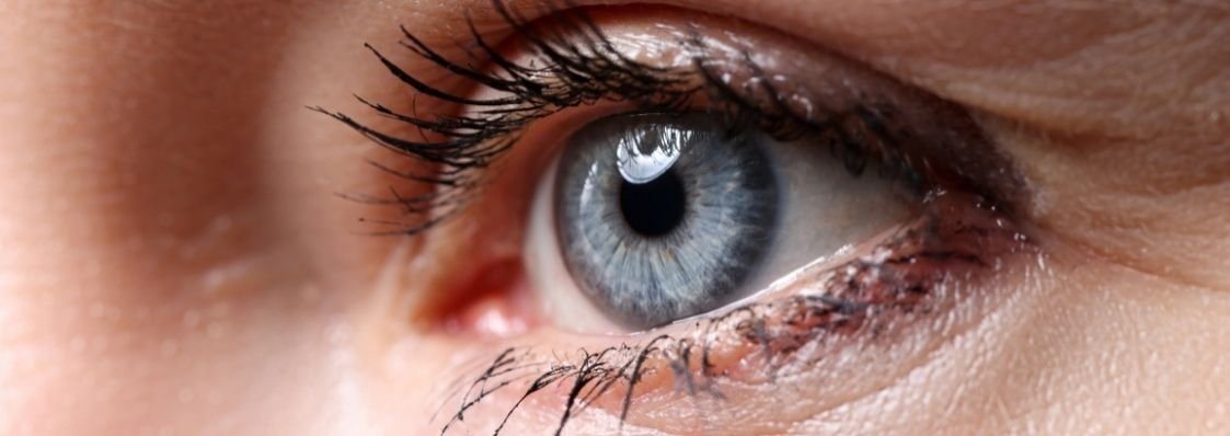 Iridologia:  Com a ajuda da iridologia, é possível diagnosticar doenças, problemas passados, padrões comportamentais e até  problemas futuros.  A princípio, tudo isso é feito apenas analisando as nuances dessa estrutura única em cada um de nós.  A análise da íris se baseia no fato de que a íris é formada por fibras nervosas...